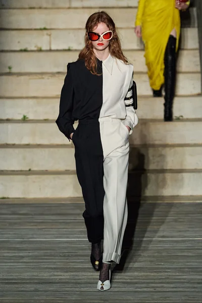 Look 32